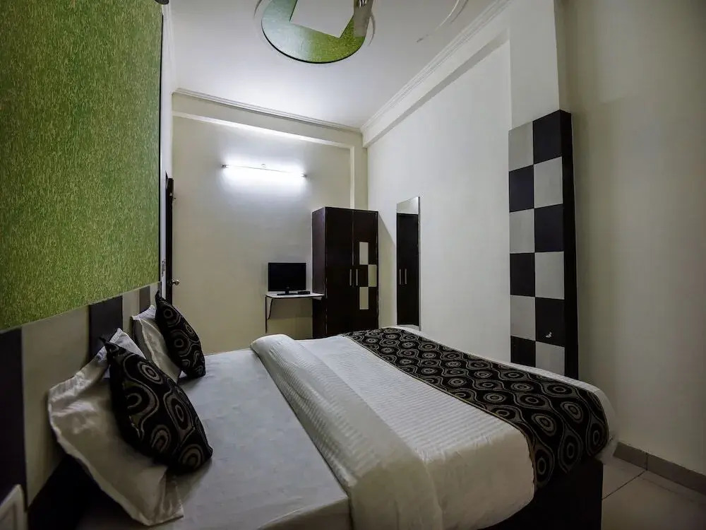 Hotel Alpine Inn by OYO