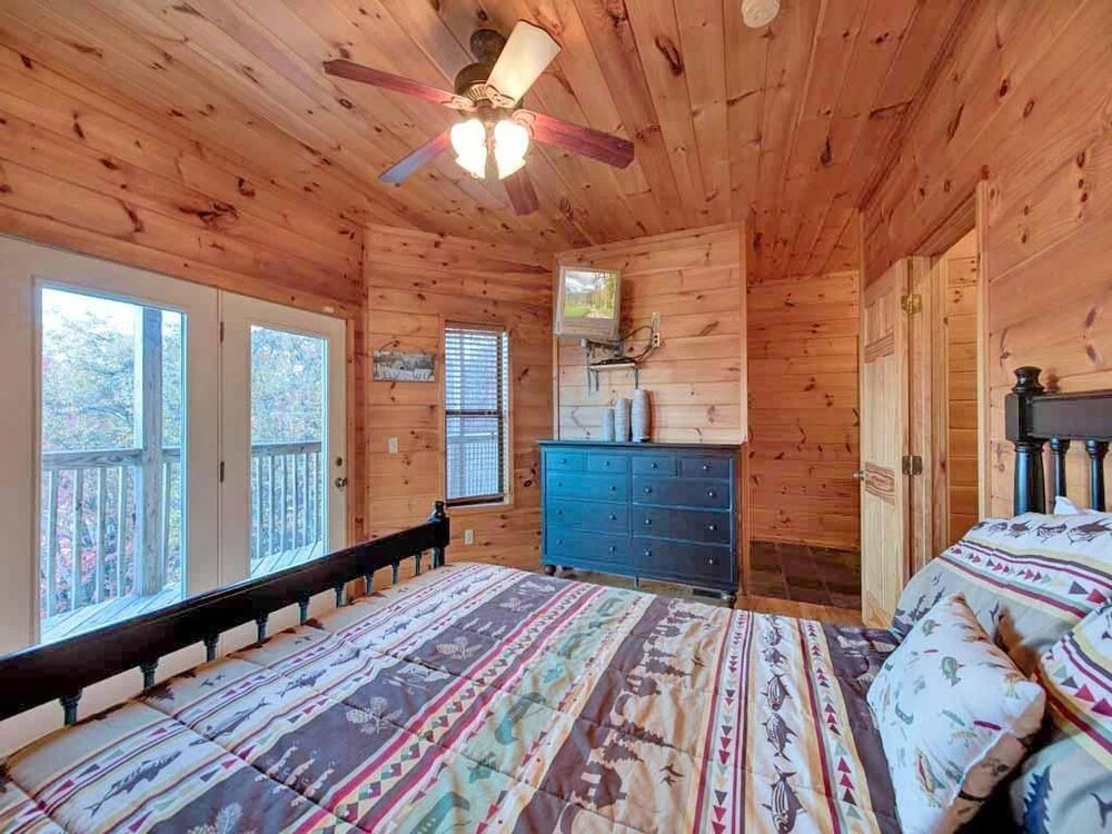 Smokerise Lodge 5 Bedroom Home with Hot Tub