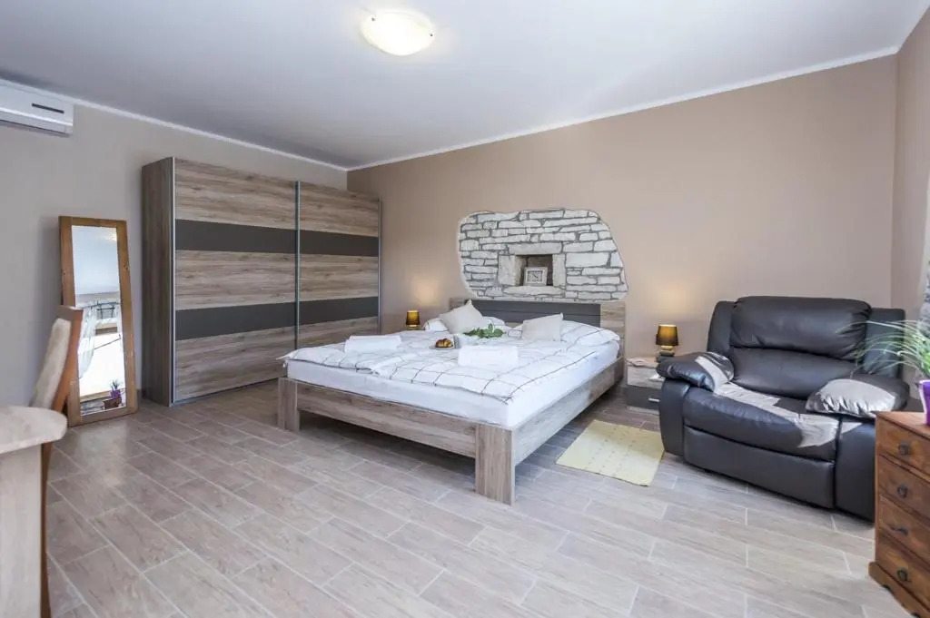 Beautiful holiday home with private pool 5 km away from Lim Fjord