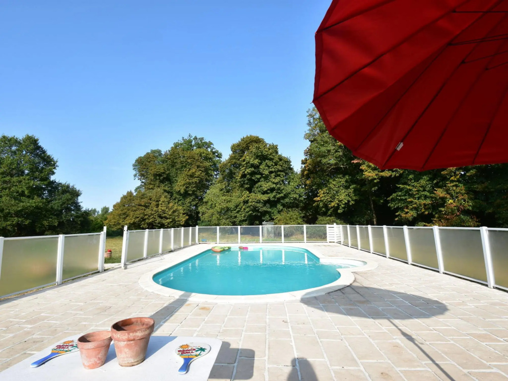 House in Burgundy With Private Pool