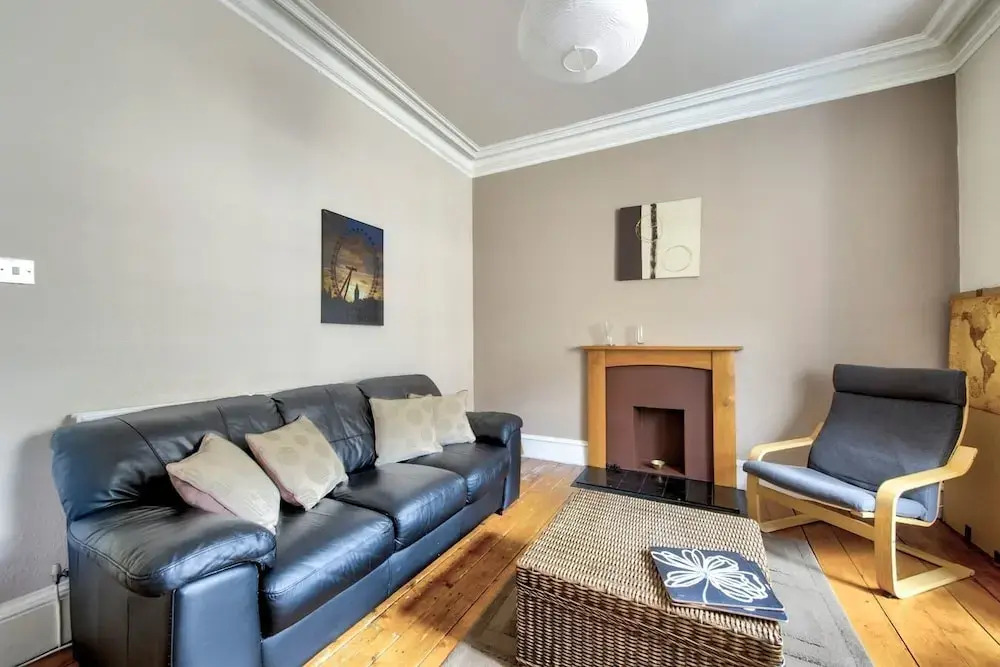 Cosy 2BR Flat Near King's Theatre