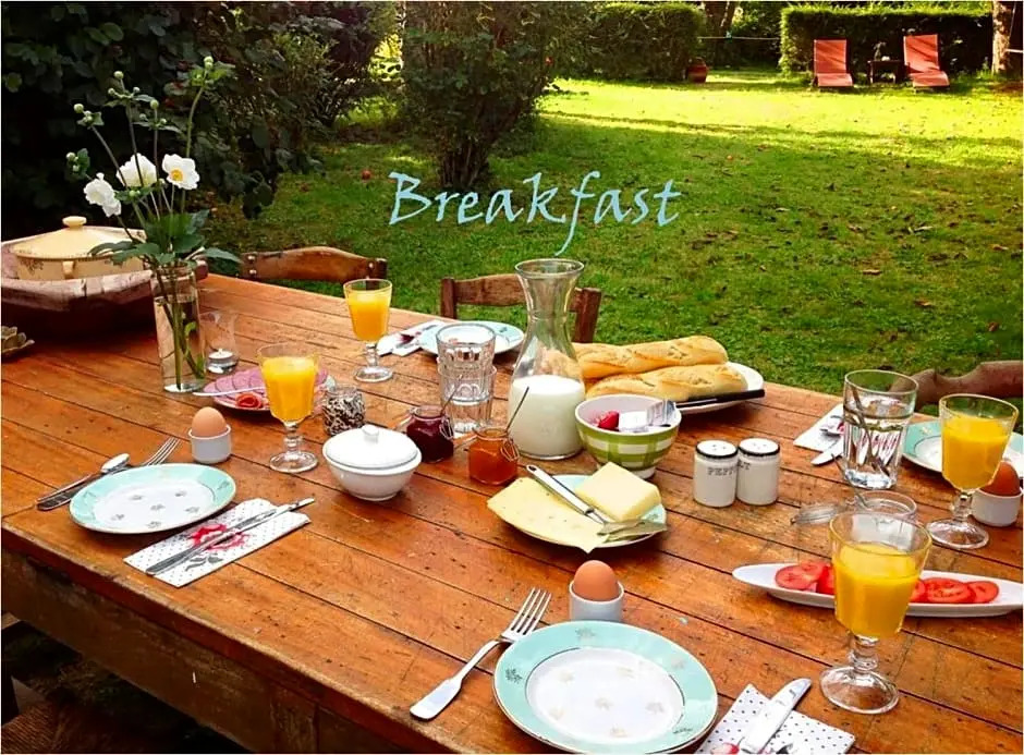 Domaine Charente Glamping Familyroom Le Jardin with external toilet & shower house & outdoor kitchen