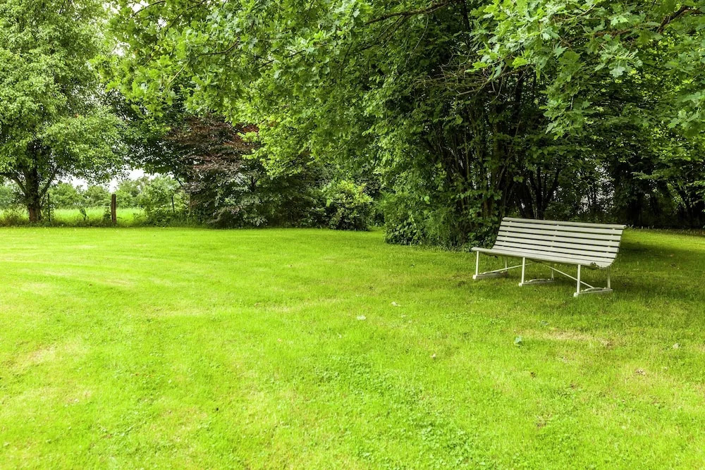 Gorgeous Apartment in Bohon with Garden Furniture and BBQ