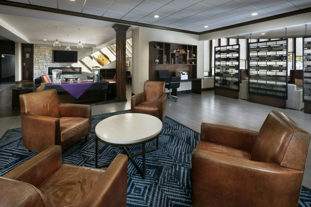 DoubleTree by Hilton Manhattan, KS