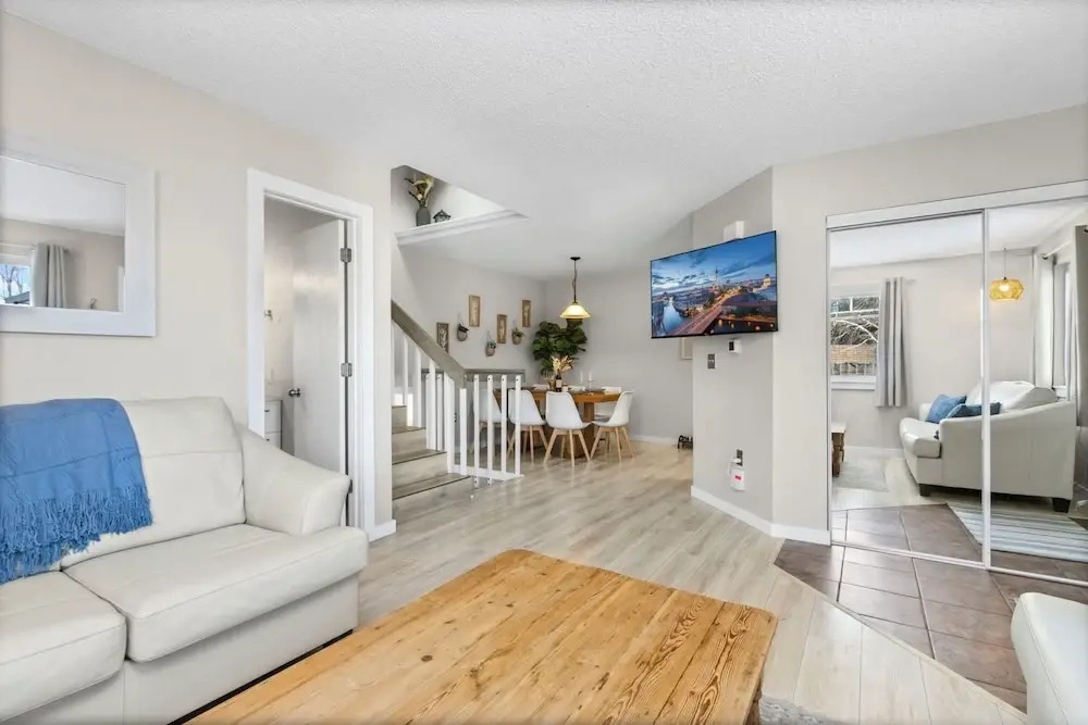 Chimney Park Retreat King Suite + Fenced Yard