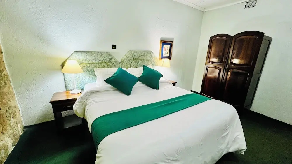 Pinetree Inn Hotel