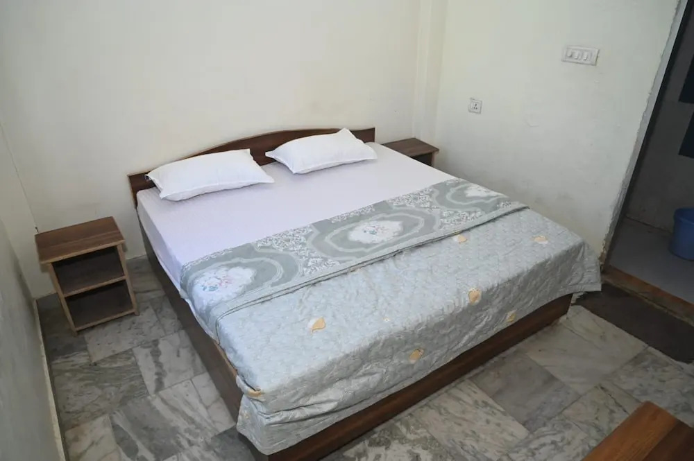 Goroomgo Mahamaya Guest House Varanasi