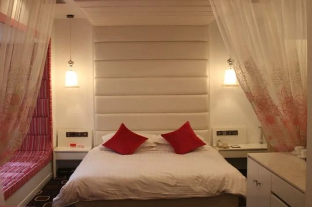 Elegance Bund Hotel