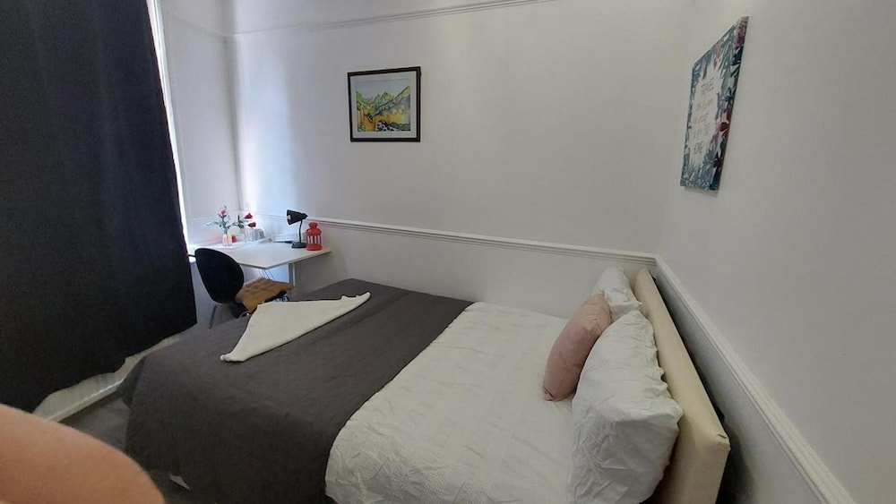 Private Rooms for 7 People With Bathroom