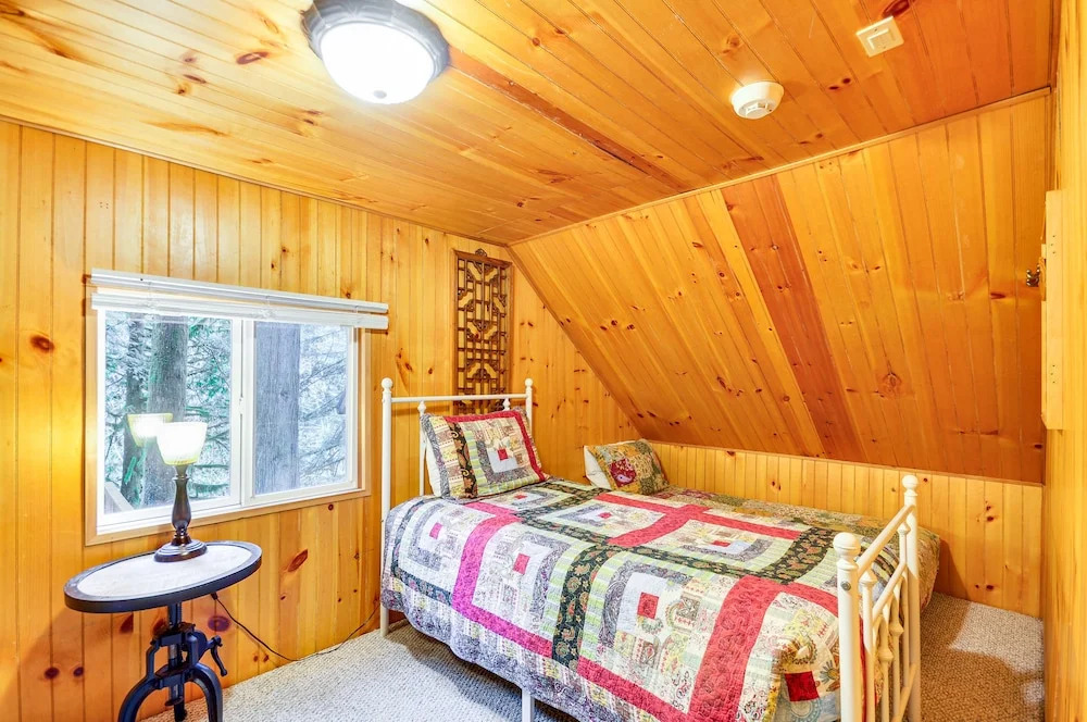 Forested 'minikahda Lodge' w/ Hot Tub Near Mt Hood