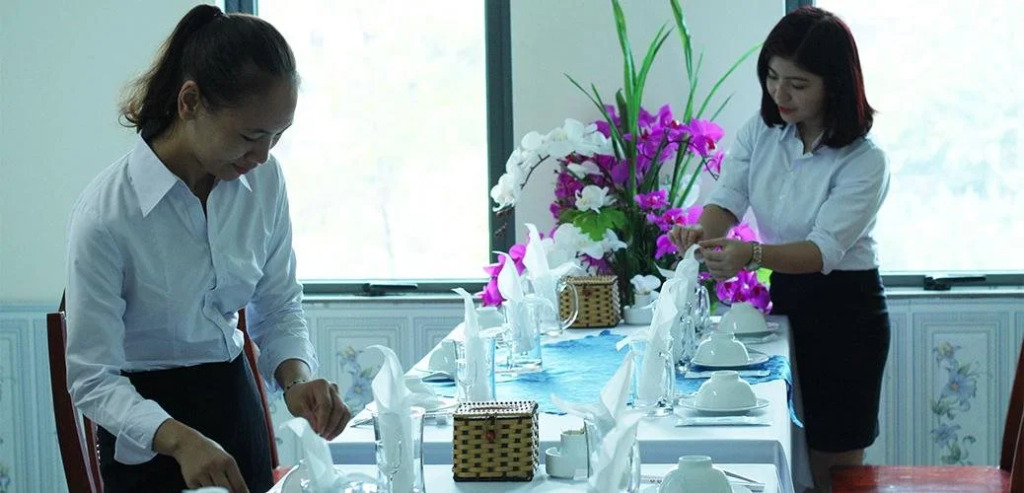Khách sạn Sen Hồng