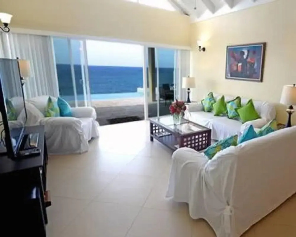 Je Suis Jamaica - 4 B R Beachfront Villa w Staff