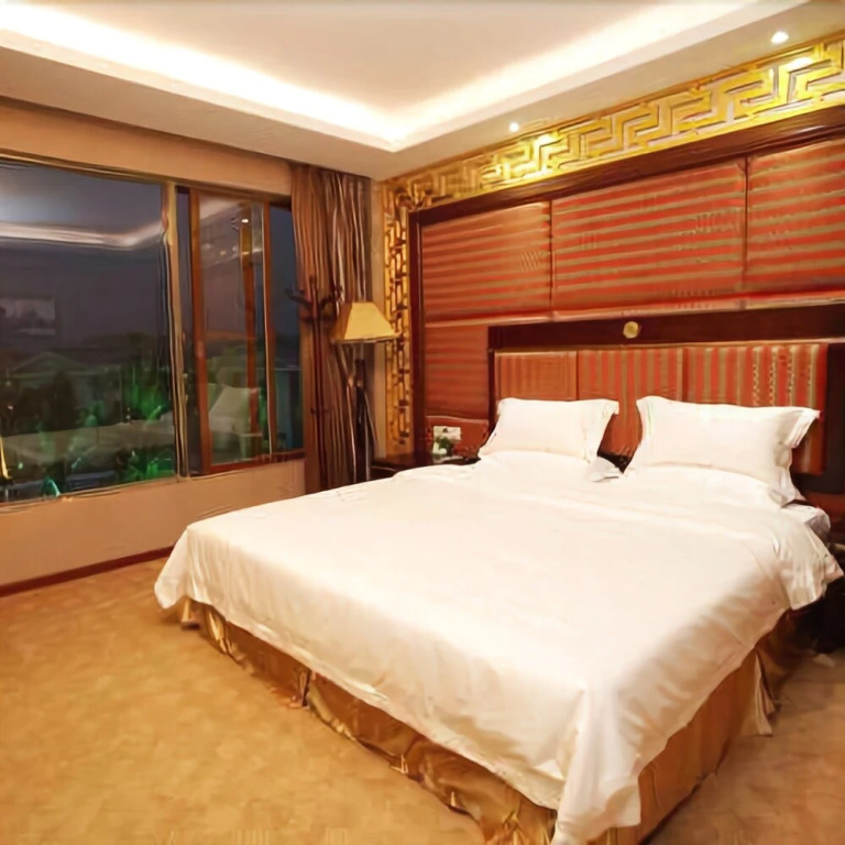 Longhu Island Hotel