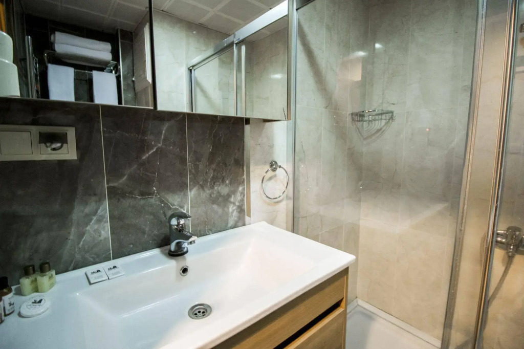 Business Han Hotel