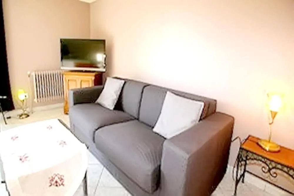 Apartment With one Bedroom in Antibes, With Shared Pool and Enclosed Garden - 1 km From the Beach