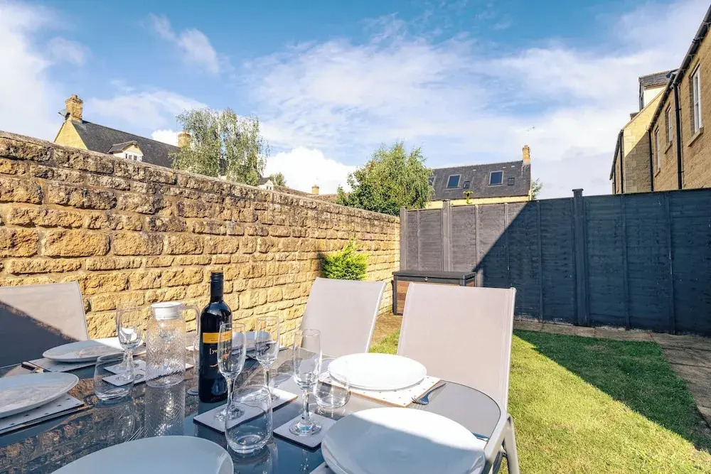 Charming 2 Bedroom Home in the Cotswolds