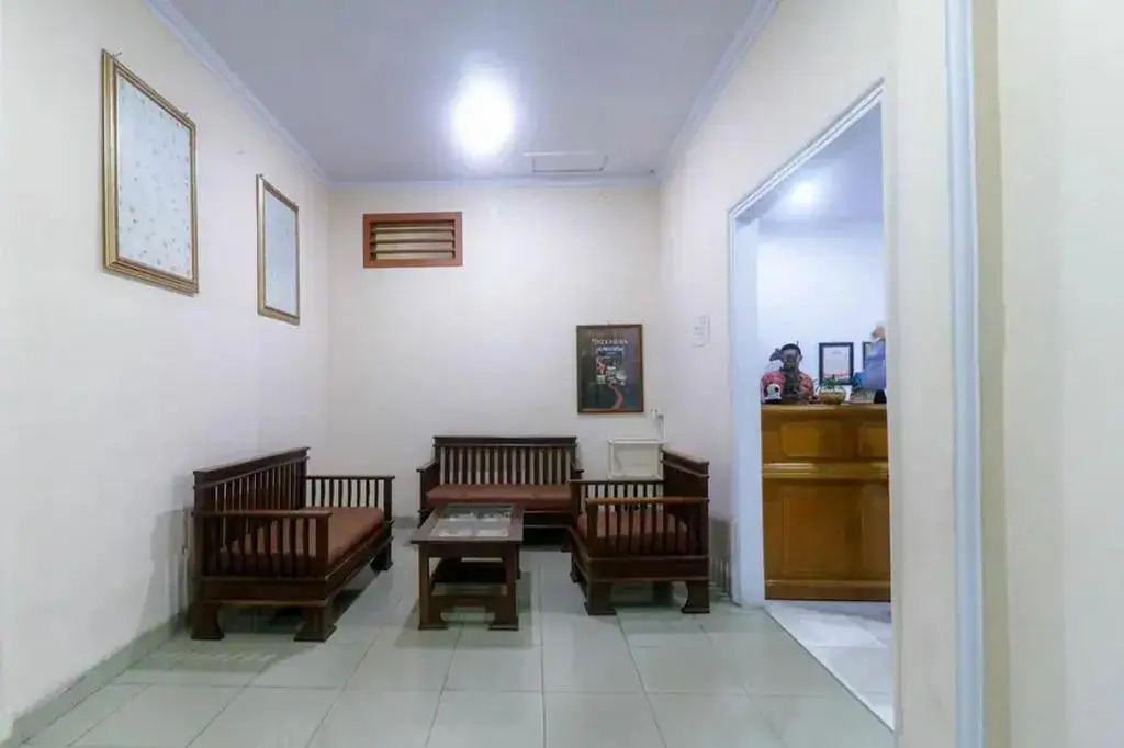 RedDoorz Plus near WTC Batanghari Mall