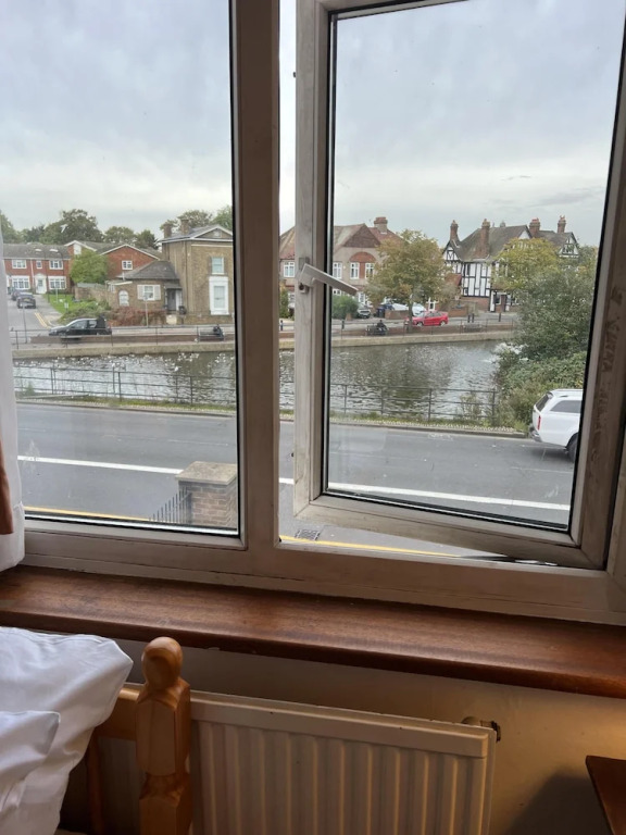 South London Single Bedroom in Mitcham