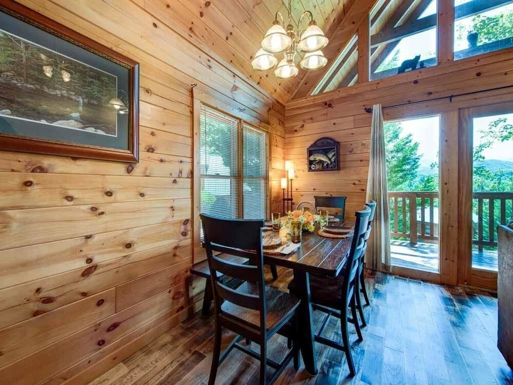 Whisper Mountain 2 Bedroom Home with Hot Tub