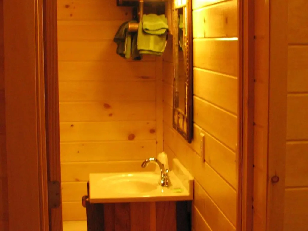 Pine Knoll Hotel Lakeside Lodge & Cabin