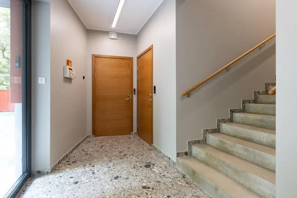 Self-check-in spacious 1 bedroom apartment with free parking
