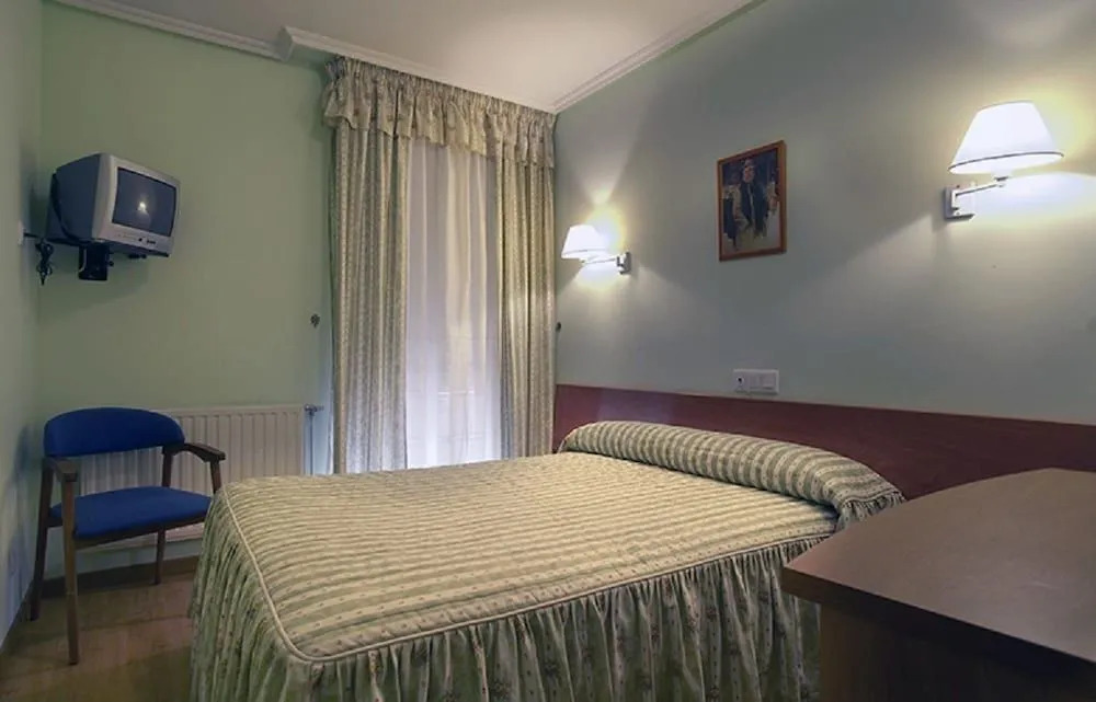 Hostal Adela