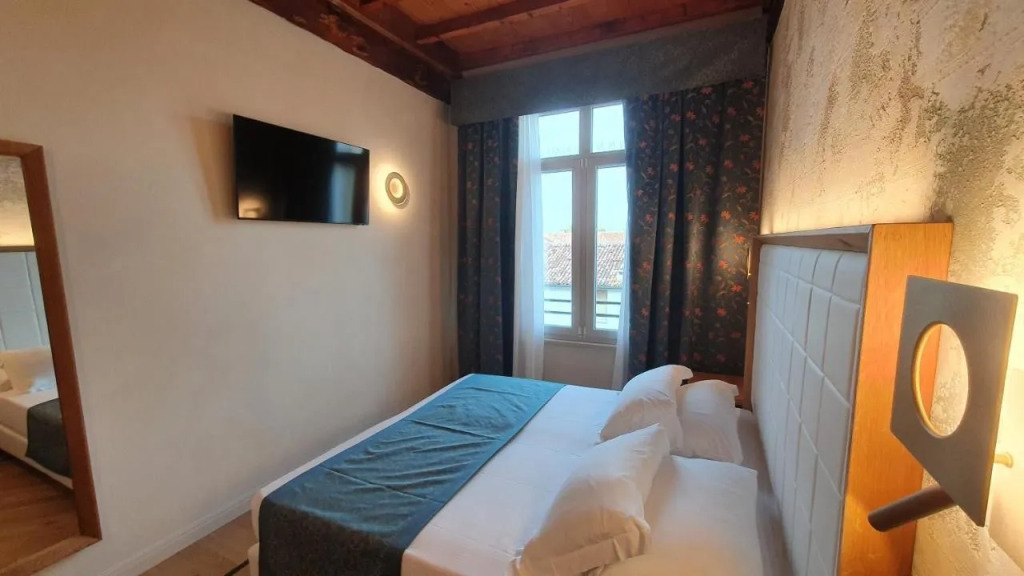 Cà Uberti Palace Hotel, MantegnaHotels