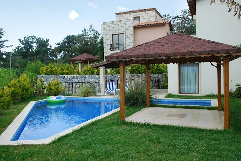 House With 4 Bedrooms in Kuşadası, With Private Pool and Enclosed Garden - 2 km From the Beach