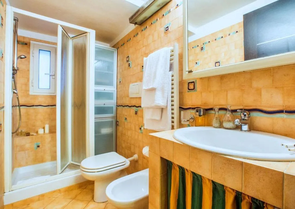 Eclectic 3 bed Flat 10 Minutes From the Colosseum