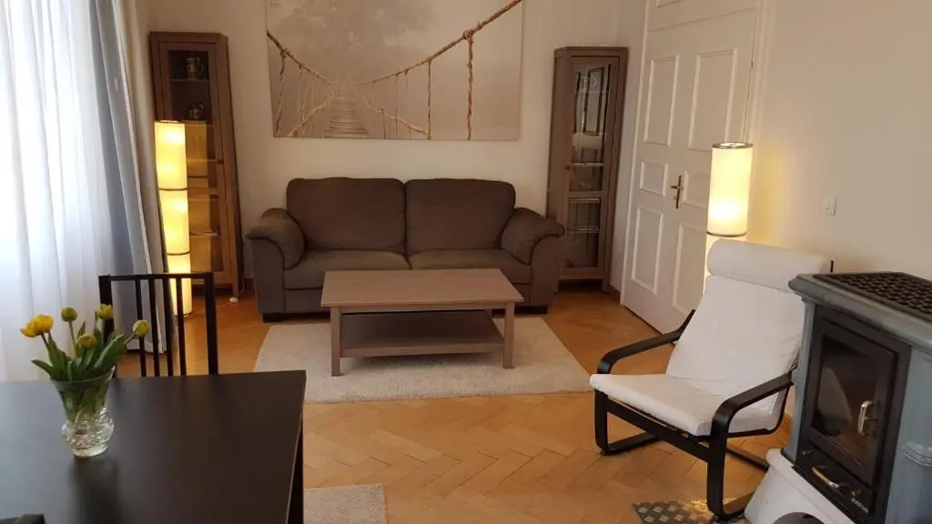 Königliche Villa Appartement mit Balkon
