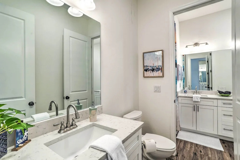 Family-friendly Tampa Home < 3 Mi to Ocean!