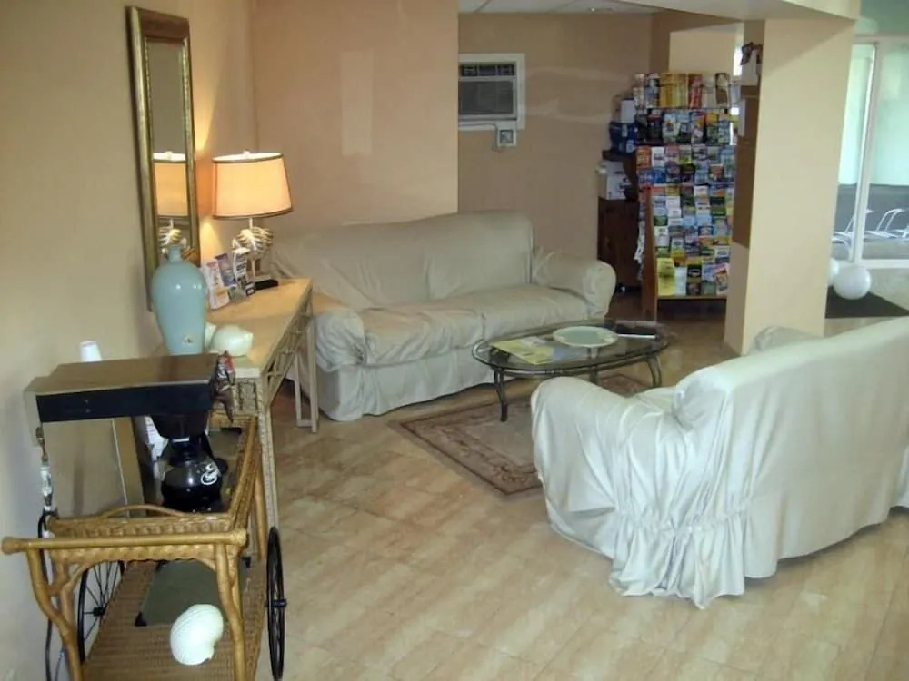The Diplomat Beach Club Suites