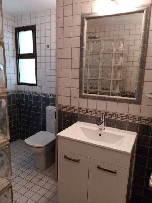Impeccable 2-bed Apartment Ecuador, Los Claveles