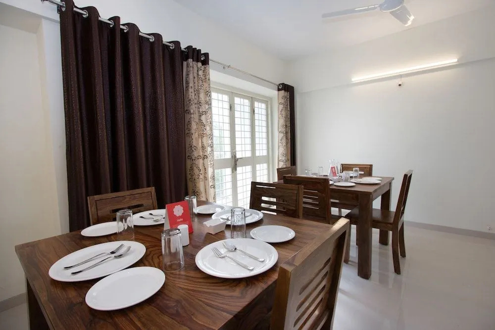 OYO 9052 Leisurely Abode