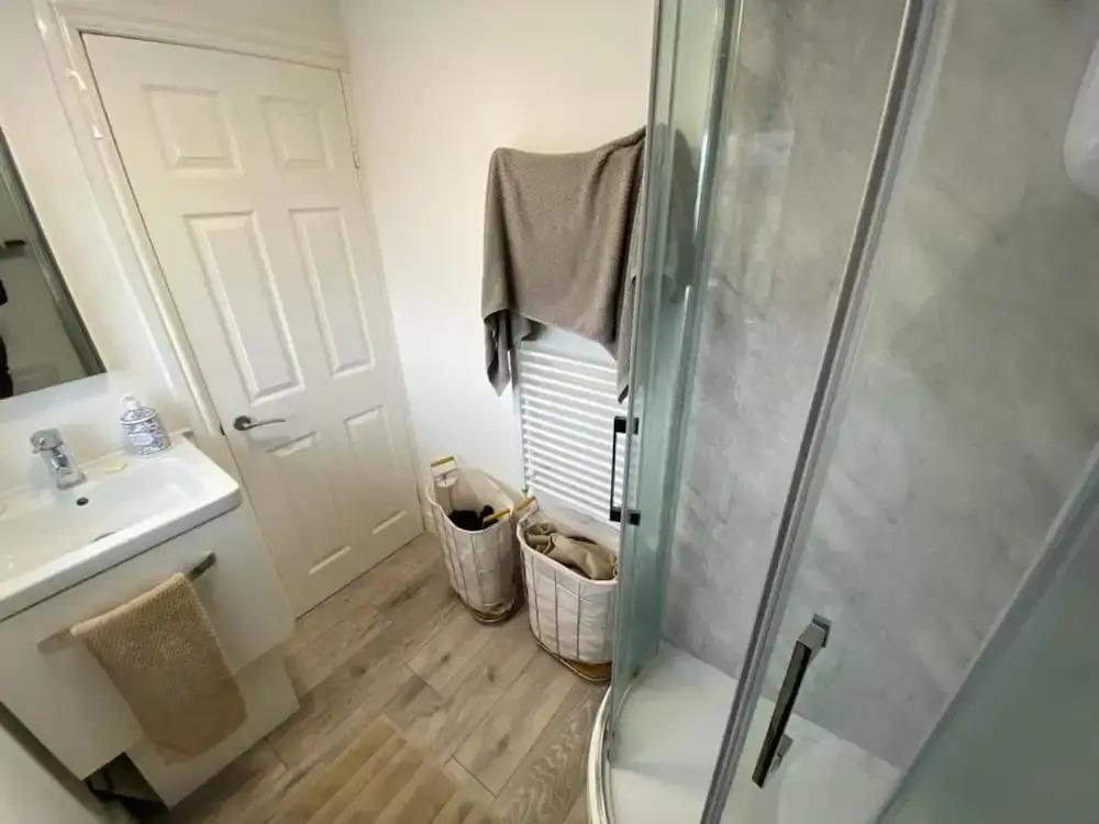Private Apartment - Free Wifi, Parking, No Deposit