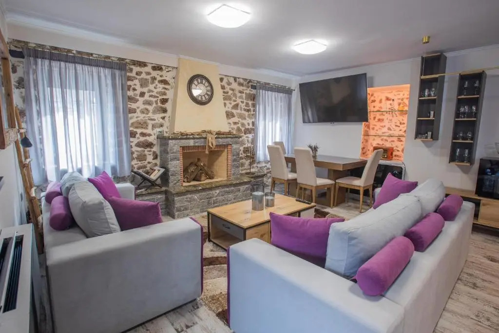 ΒΙΛΛΑ ΤΟ ΠΕΤΡΙΝΟ stone bild villa full equipment