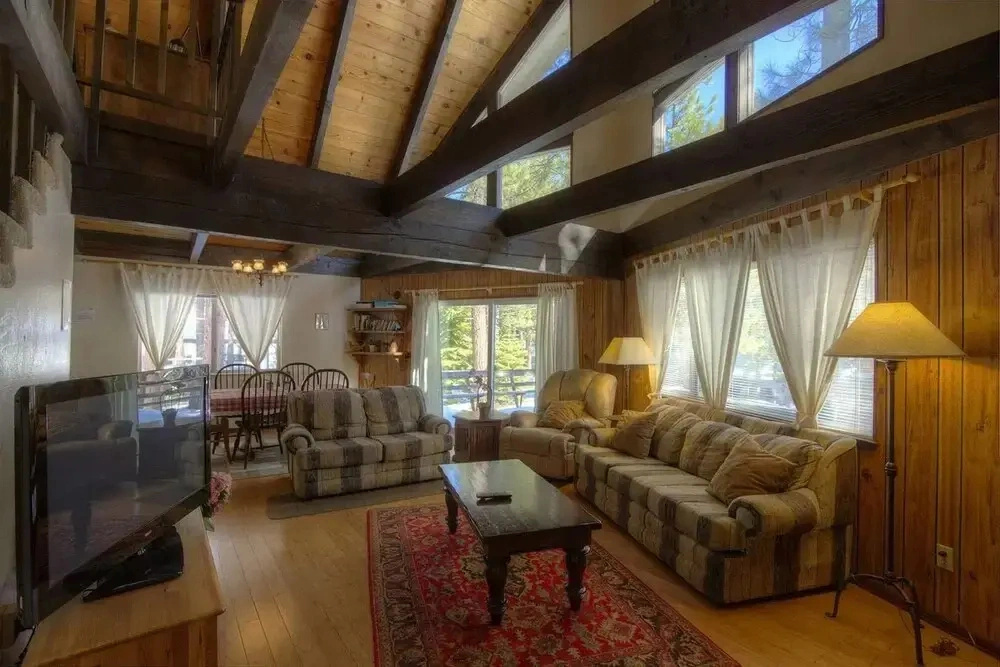 Great Value Chalet in the Woods by RedAwning