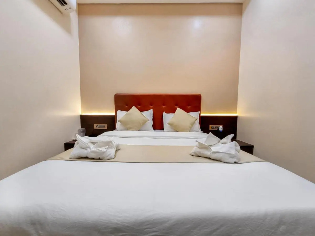 Hotel Empire - Near International Airport