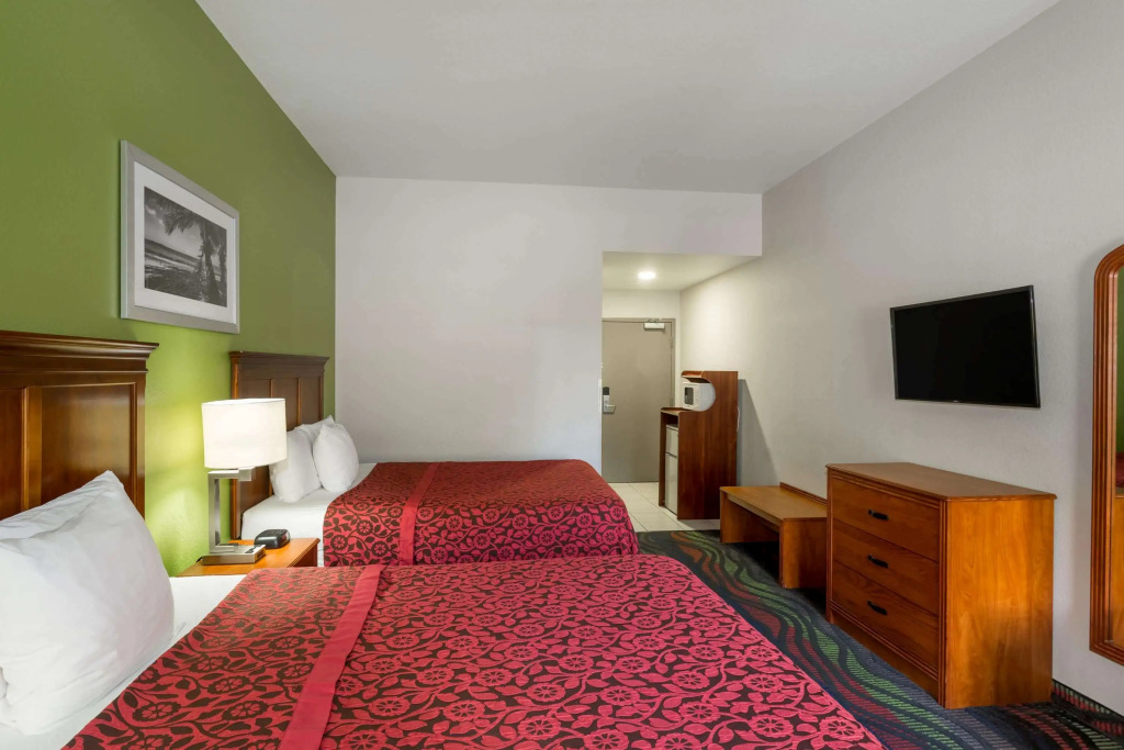 Days Inn & Suites by Wyndham Fort Myers Near JetBlue Park