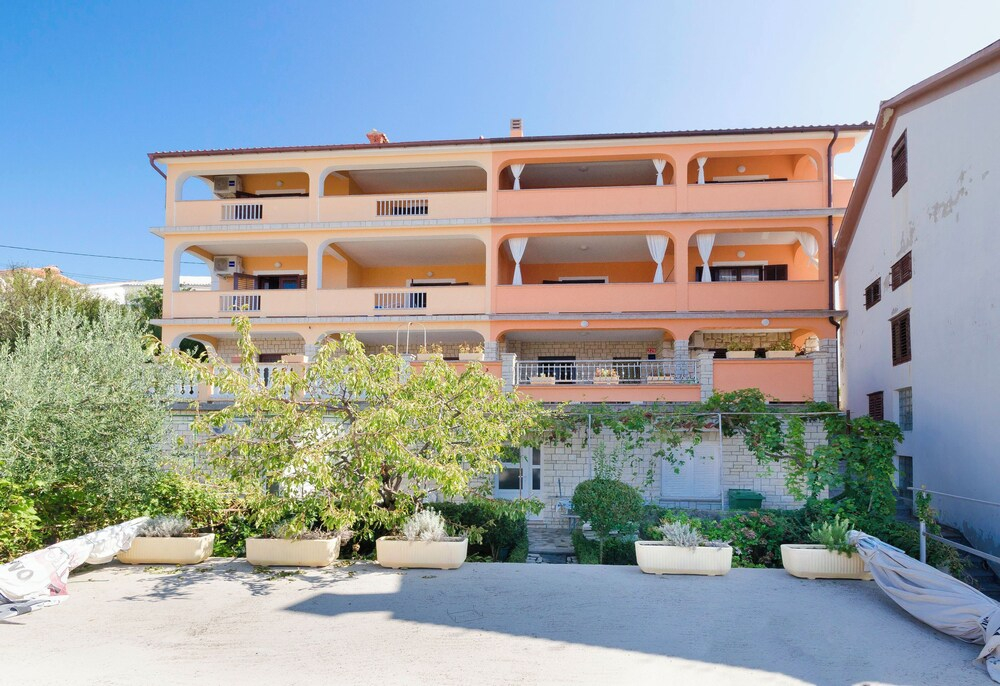 Apartments Mirjana