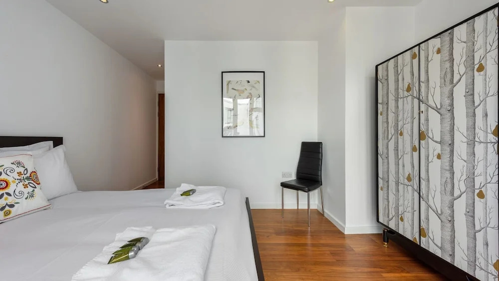 Stunning modern 2 double bedroom apartment