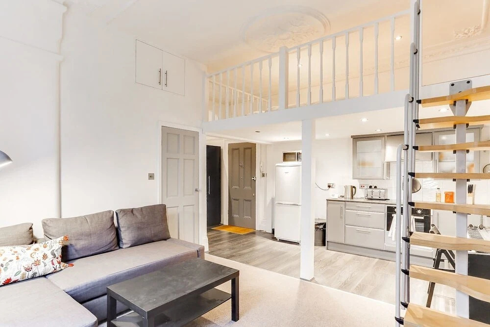 Bright 1BR in Earls' Court W/patio