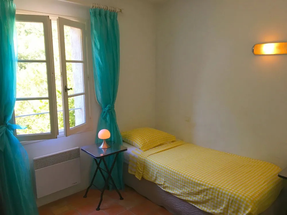 Spacious and peaceful house with terraces and garden in Grimaud - Welkeys