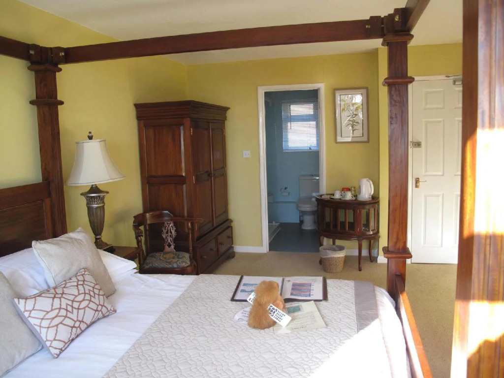The Leconfield Hotel