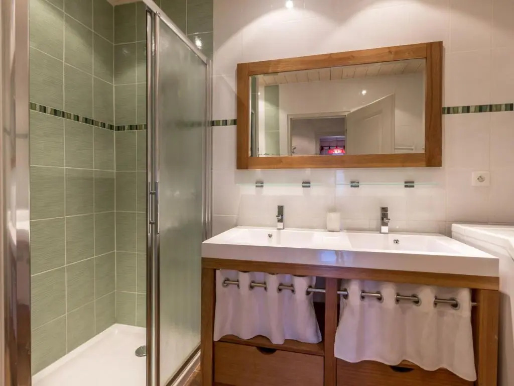 Appartement cosy proche commerce, centre station, garage inclus, animaux admis - FR-1-304-93