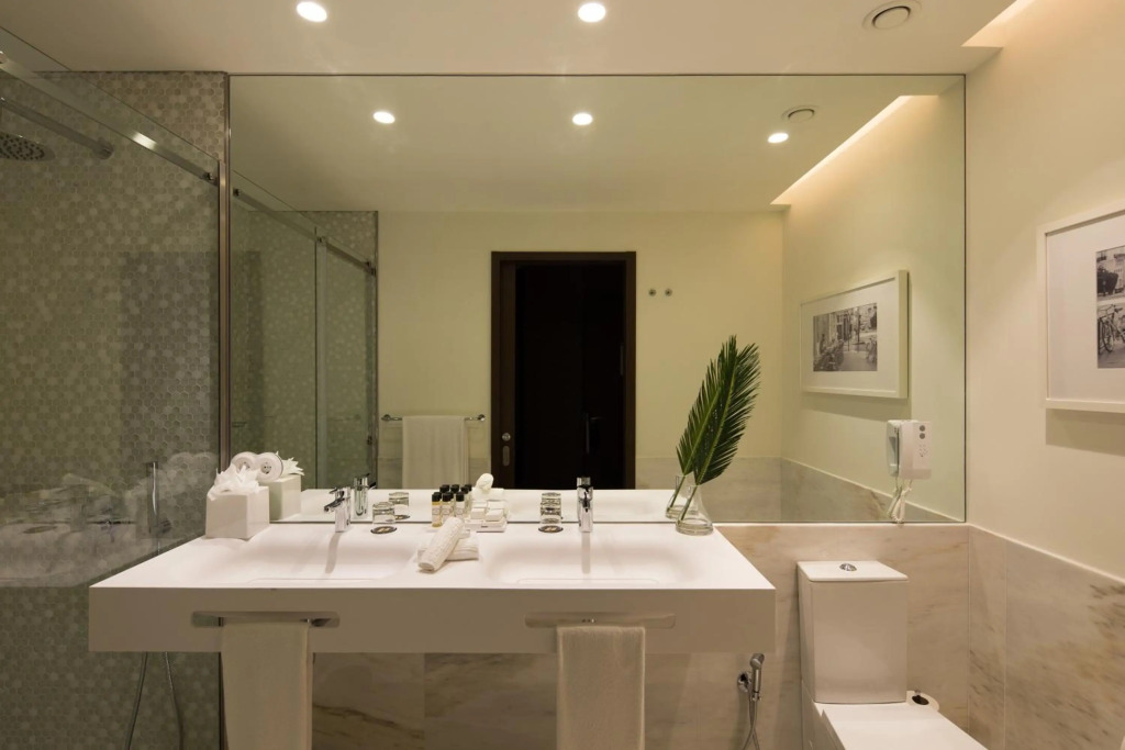 Best Western Premier The Blake Paris Gare Saint Lazare