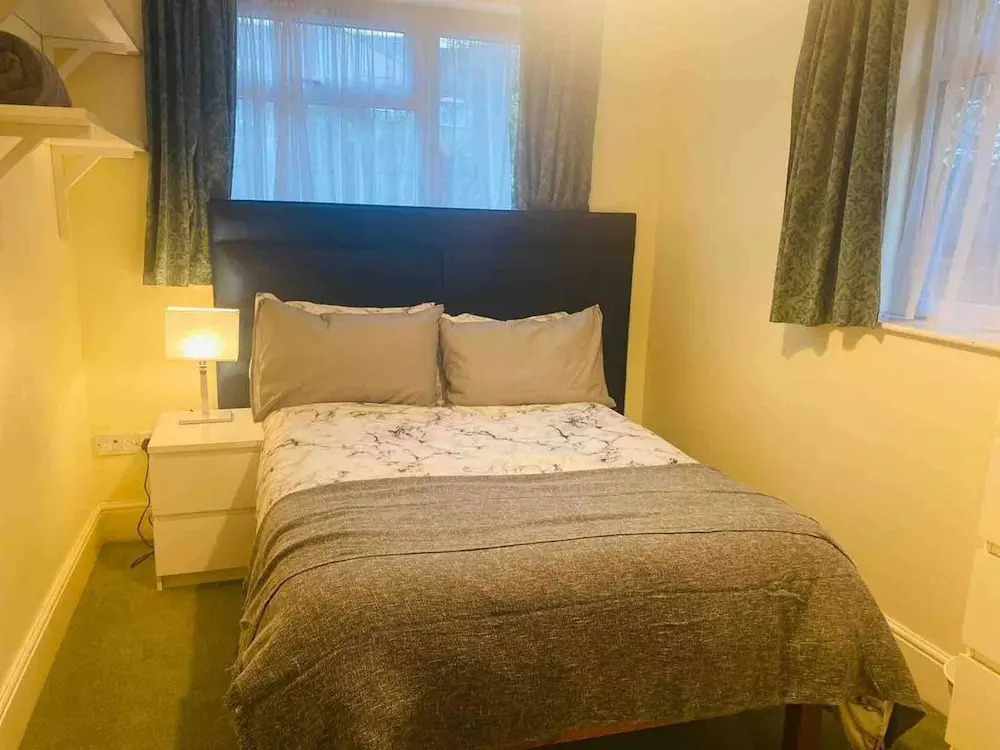Immaculate 6-bed House in Coventry