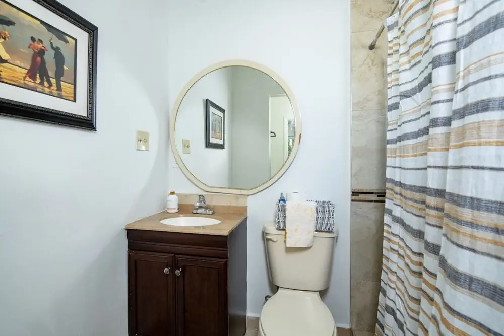 Abundant 3BD Home King Bed Free Parking Wi-fi