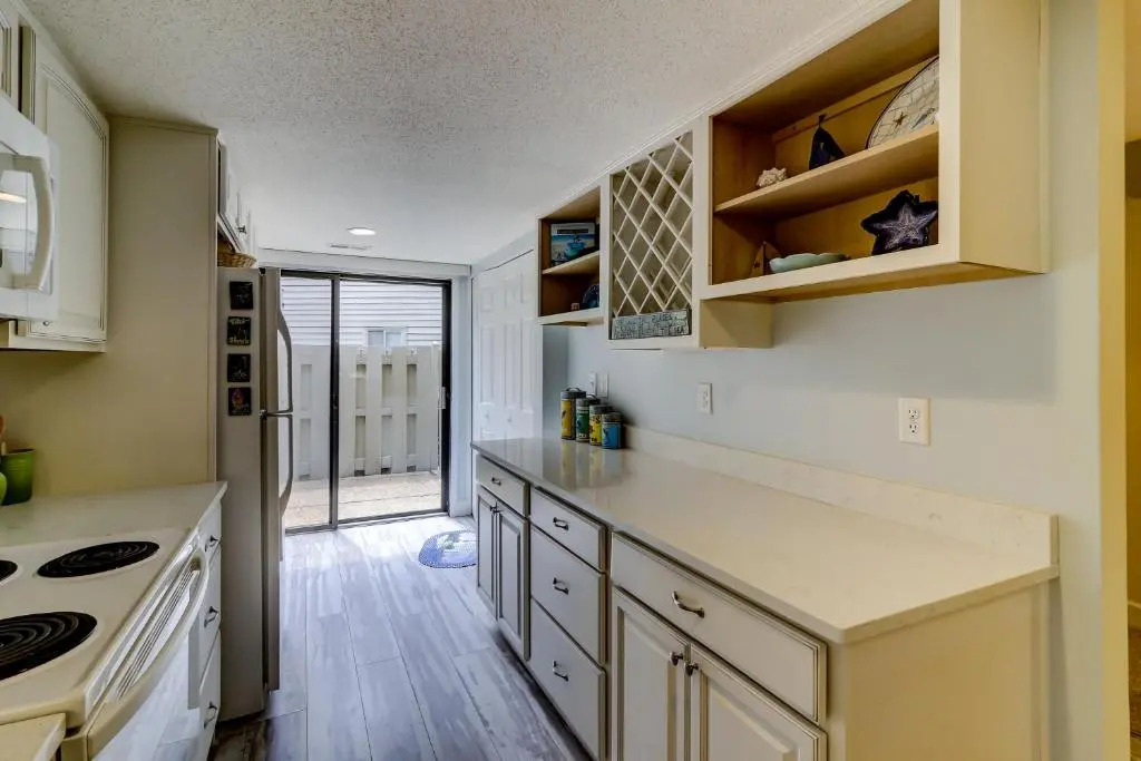 154 The Greens 3 BR Shipyard Condo