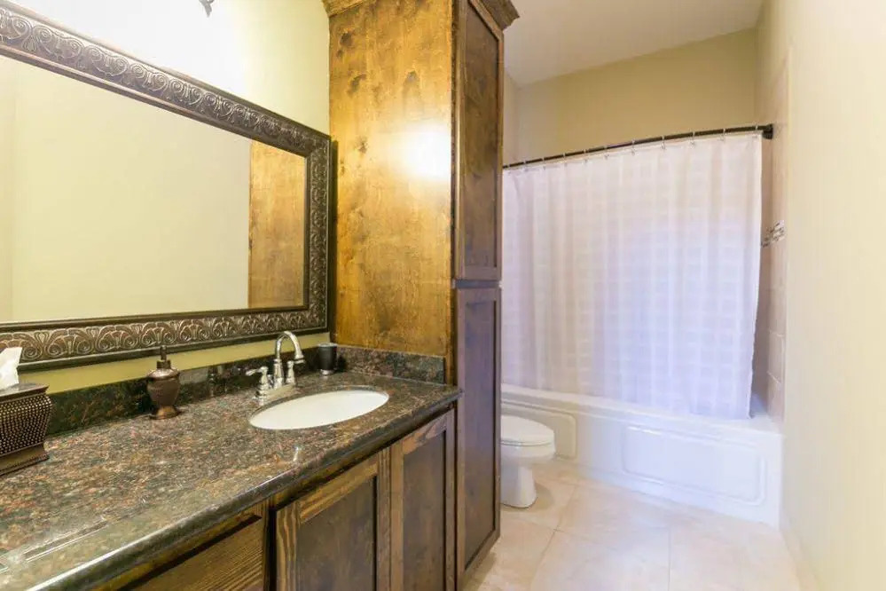 Hosteeva Baronne Street Suites